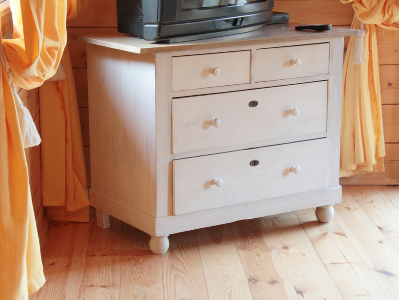 Efficient and Discreet Clutter Removal for Hoarder Homes